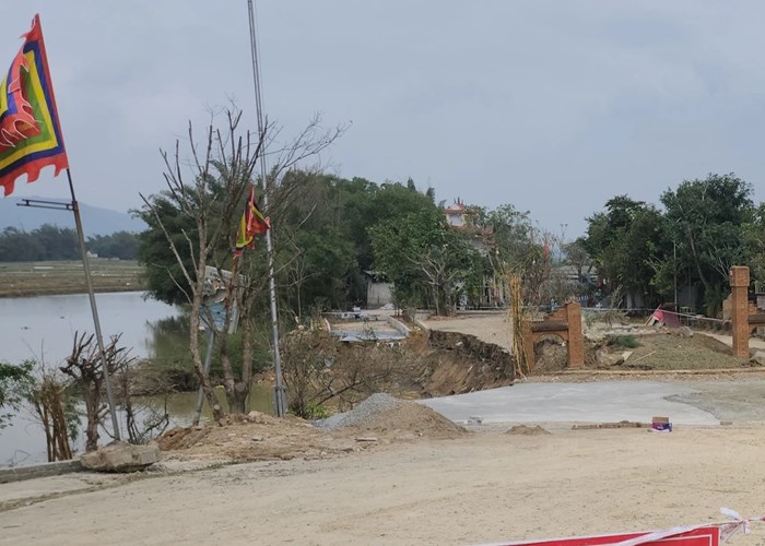 Sạt lở bờ sông 