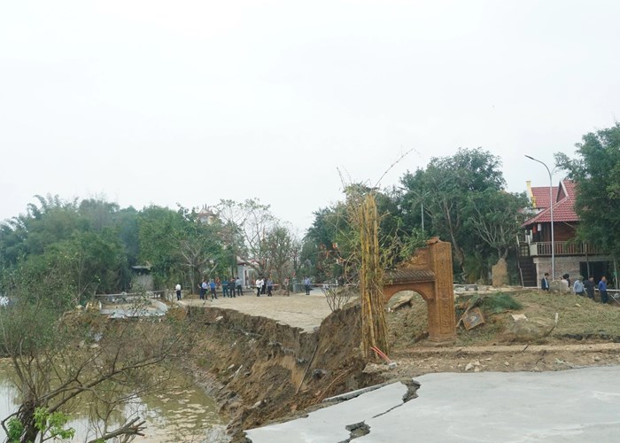 Sạt lở bờ sông 