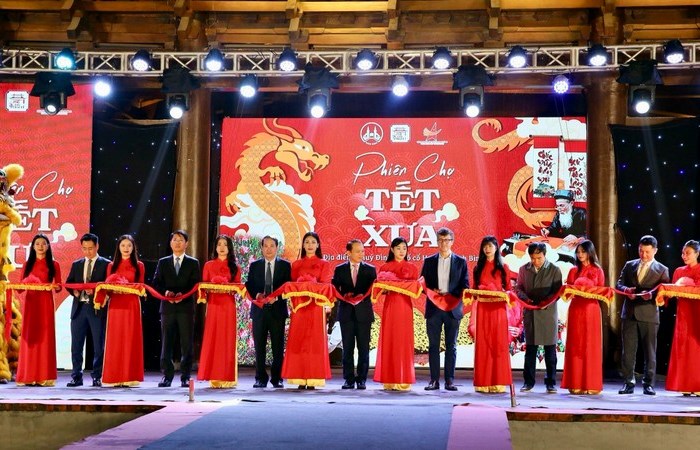 Khai mạc Lễ hội Tết xưa và phiên chợ quà tặng du lịch tại Ninh Bình - Anh 1