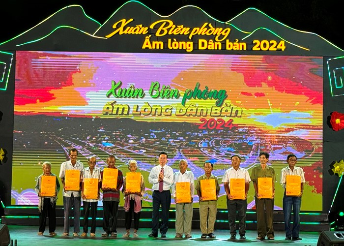 Chủ tịch nước dự chương trình Xuân Biên phòng ấm lòng dân bản tại Kiên Giang - Anh 1