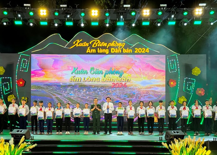 Chủ tịch nước dự chương trình Xuân Biên phòng ấm lòng dân bản tại Kiên Giang - Anh 2