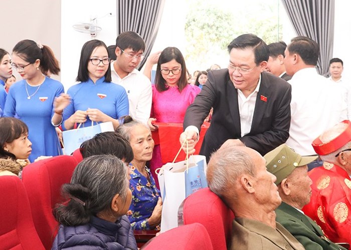 Hơn 140 tỉ đồng ủng hộ 