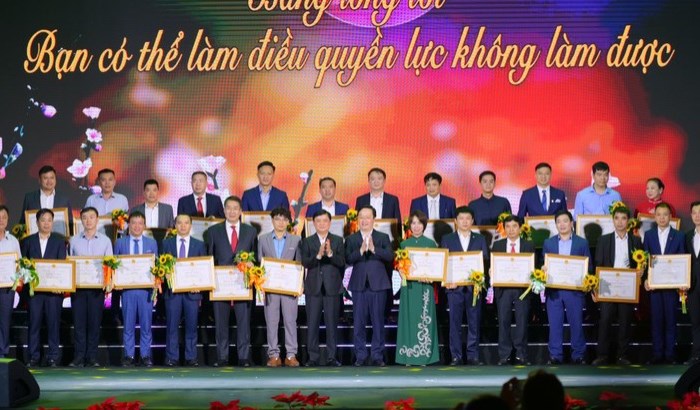 Hơn 140 tỉ đồng ủng hộ 