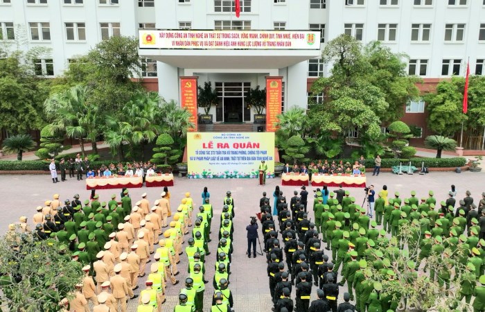 Công an Nghệ An ra quân Tổ 373 tuần tra vũ trang, phòng chống tội phạm dịp Tết - Anh 1