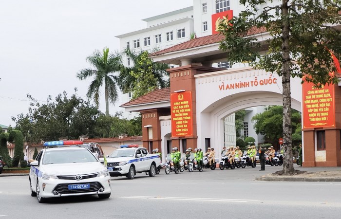 Công an Nghệ An ra quân Tổ 373 tuần tra vũ trang, phòng chống tội phạm dịp Tết - Anh 2