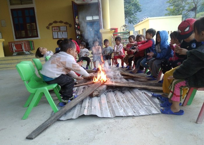Ứng phó, đảm bảo sức khỏe cho học sinh vùng cao những ngày rét đậm - Anh 2