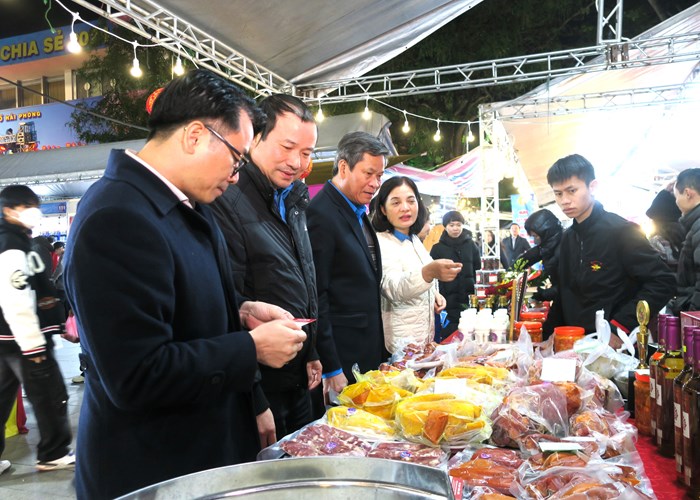 Chợ Tết Công đoàn cho người lao động tại Hải Phòng - Anh 1