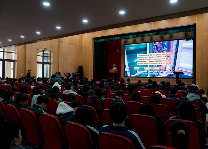 Đạo diễn Nguyễn Tài Văn và điều ám ảnh khi làm phim phế liệu nhựa - Anh 1