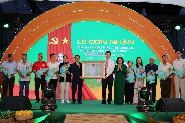 Lễ đón nhận Di sản văn hóa phi vật thể quốc gia Nghề làm Nem Lai Vung và khai mạc Ngày hội nông sản - Anh 1