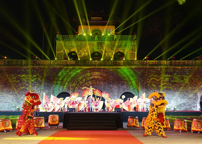 Lan tỏa truyền thống Tết Việt - Anh 1