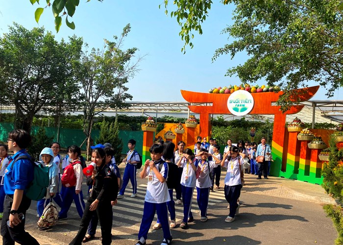 “Trao xuân yêu thương” cho 3.000 trẻ em ở TP.HCM - Anh 4