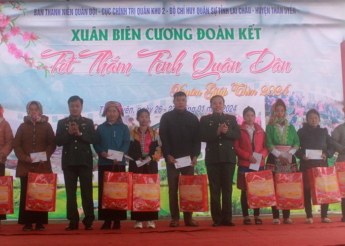 Ấm áp Xuân biên cương đoàn kết, Tết thắm tình quân dân ở Lai Châu - Anh 3