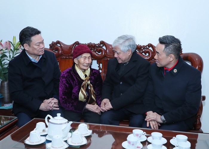 Chăm lo để mọi người, mọi nhà đều được đầm ấm đón Xuân, vui Tết - Anh 2