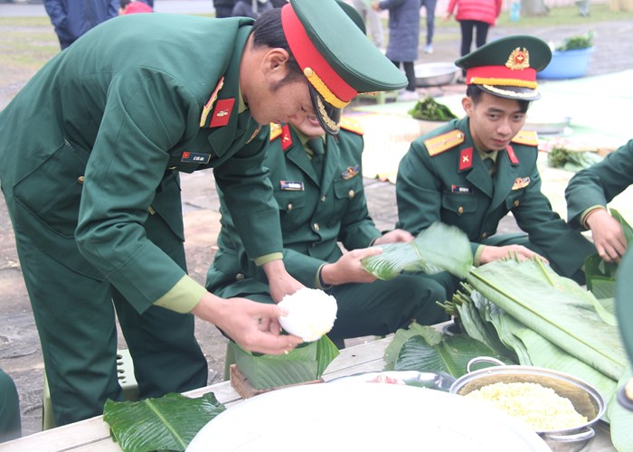 600 phần quà được trao đi qua chương trình “Bánh chưng xanh – Tết vì người nghèo” năm 2024 - Anh 6