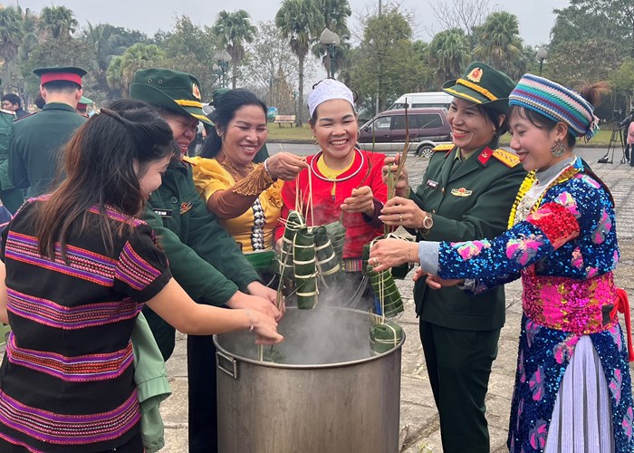 600 phần quà được trao đi qua chương trình “Bánh chưng xanh – Tết vì người nghèo” năm 2024 - Anh 7