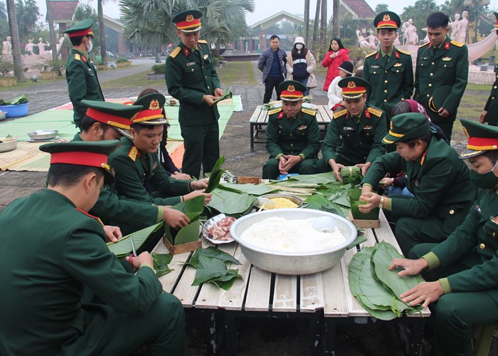 600 phần quà được trao đi qua chương trình “Bánh chưng xanh – Tết vì người nghèo” năm 2024 - Anh 4
