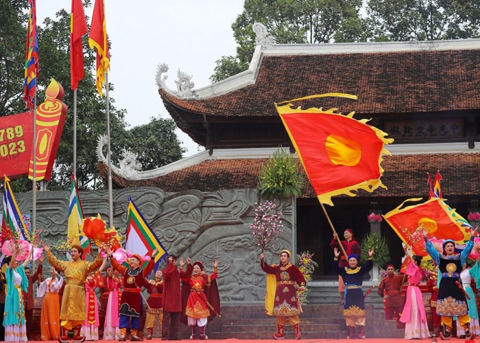 Bảo đảm nếp sống văn minh trong các hoạt động tín ngưỡng, tôn giáo dịp Tết - Anh 1