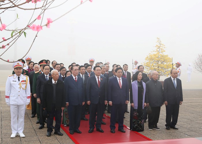 Lãnh đạo Đảng, Nhà nước vào Lăng viếng Chủ tịch Hồ Chí Minh nhân ngày thành lập Đảng - Anh 1