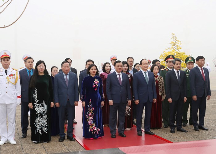 Lãnh đạo Đảng, Nhà nước vào Lăng viếng Chủ tịch Hồ Chí Minh nhân ngày thành lập Đảng - Anh 6