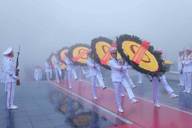 Lãnh đạo Đảng, Nhà nước vào Lăng viếng Chủ tịch Hồ Chí Minh nhân ngày thành lập Đảng - Anh 3