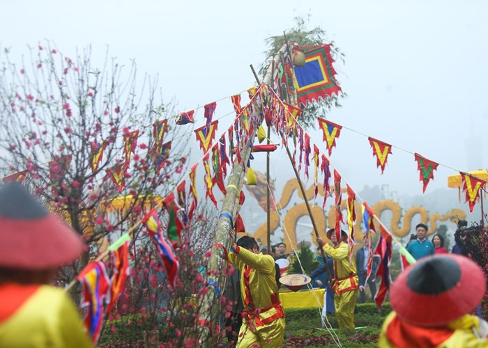 Thả cá chép, dựng cây nêu đón Tết tại Hoàng thành Thăng Long - Anh 6