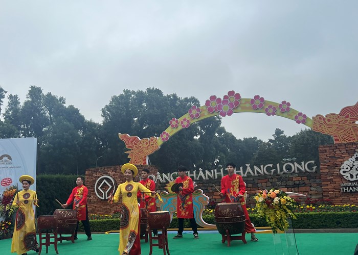 Xe điện kết nối Hồ Hoàn Kiếm – Hoàng thành Thăng Long - Anh 2