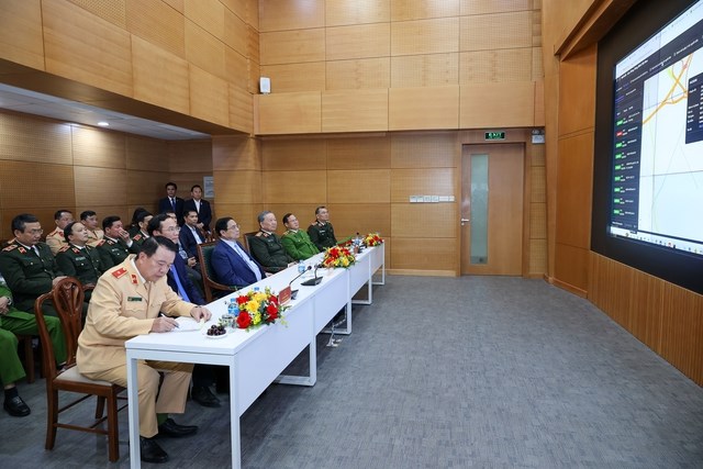 CSGT cần tăng cường hướng dẫn, giúp đỡ, tạo điều kiện cho người dân tham gia giao thông an toàn, thuận lợi - Anh 3