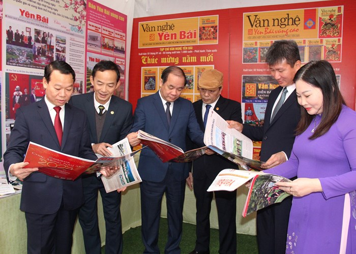 Yên Bái: Nhiều hoạt động trưng bày, triển lãm mừng Đảng, mừng Xuân Giáp Thìn 2024 - Anh 1