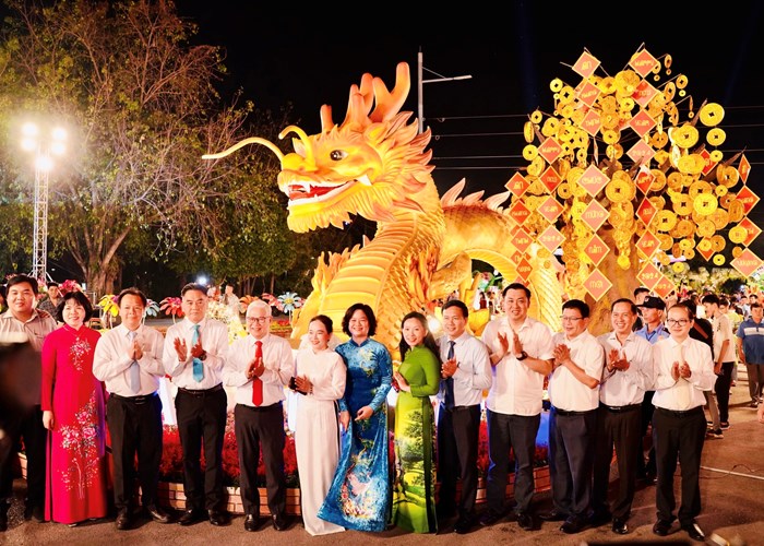 Bình Dương: Khai hội Hoa Xuân và các hoạt động mừng Đảng, mừng Xuân - Anh 1