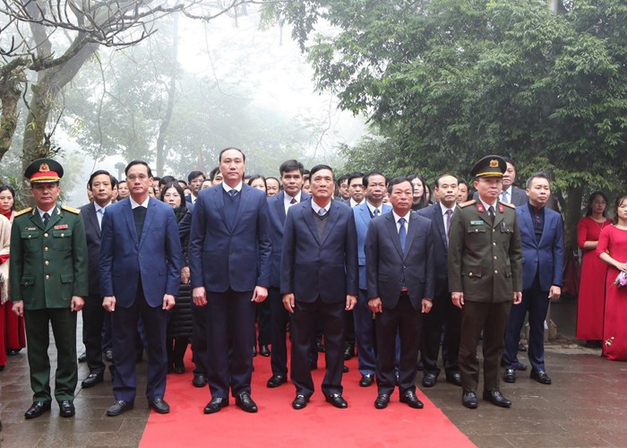 Dâng hương tưởng niệm, tri ân các Vua Hùng dịp Tết Giáp Thìn 2024 - Anh 1