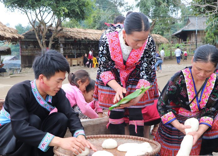 Bánh giầy trong Tết cổ truyền của người Mông - Anh 3