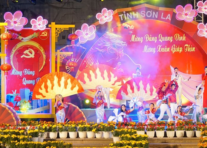 Dien Bien, Son La: Ruc ro, lung linh thoi khac chuyen giao buoc sang nam moi - Anh 7