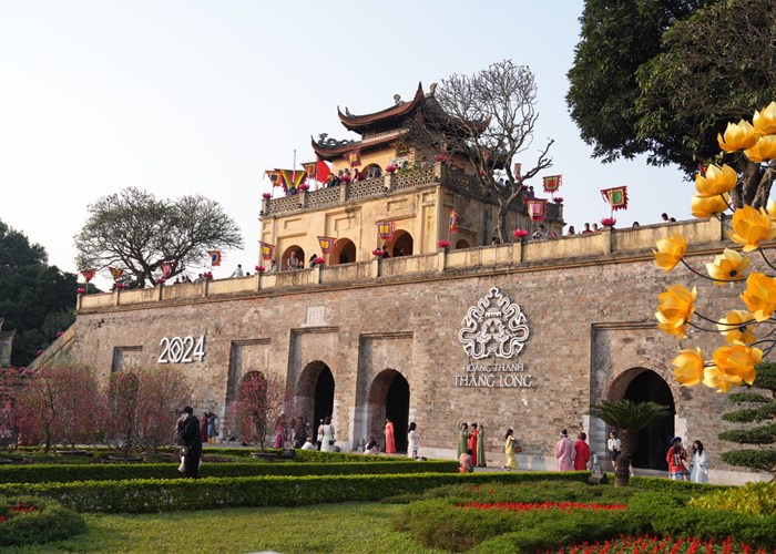 Hoàng thành Thăng Long thu hút hàng vạn du khách dịp Xuân Giáp Thìn - Anh 3