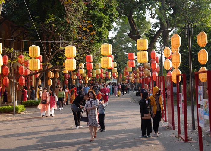 Hoàng thành Thăng Long thu hút hàng vạn du khách dịp Xuân Giáp Thìn - Anh 7