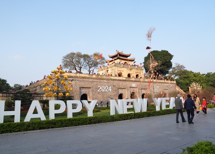 Hoàng thành Thăng Long thu hút hàng vạn du khách dịp Xuân Giáp Thìn - Anh 1