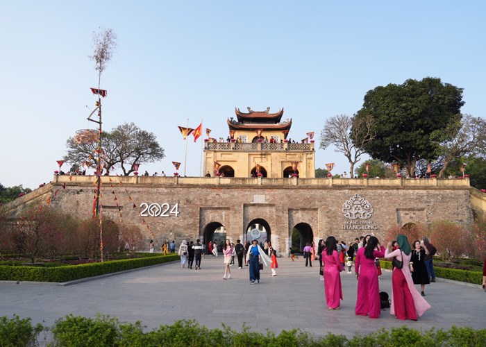 Hoàng thành Thăng Long thu hút hàng vạn du khách dịp Xuân Giáp Thìn - Anh 4