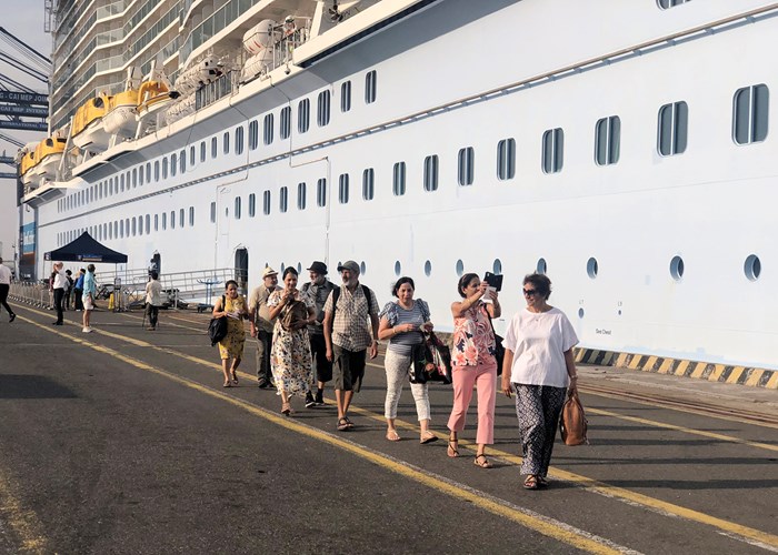 Du khách nước ngoài đến TP.HCM dịp Tết Nguyên đán Giáp Thìn tăng cao - Anh 2