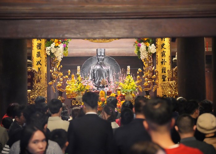 90 nghìn lượt khách tham quan Văn Miếu - Quốc Tử Giám trong 4 ngày Tết - Anh 5