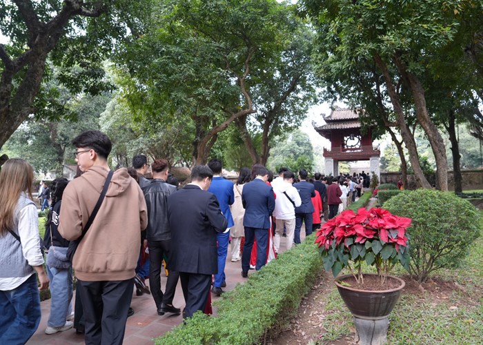 90 nghìn lượt khách tham quan Văn Miếu - Quốc Tử Giám trong 4 ngày Tết - Anh 3
