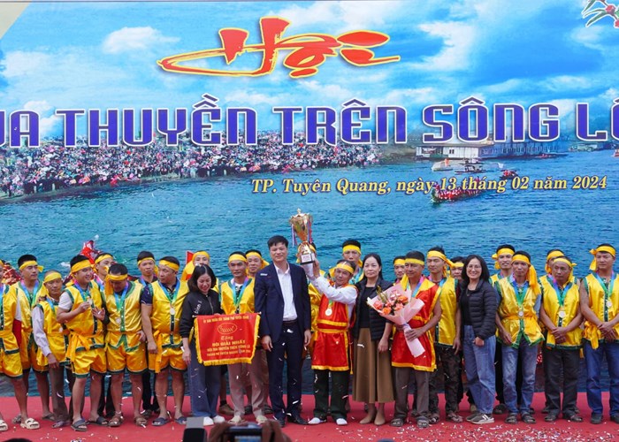 Khám phá nét đẹp văn hóa hội đua thuyền trên sông Lô - Anh 3