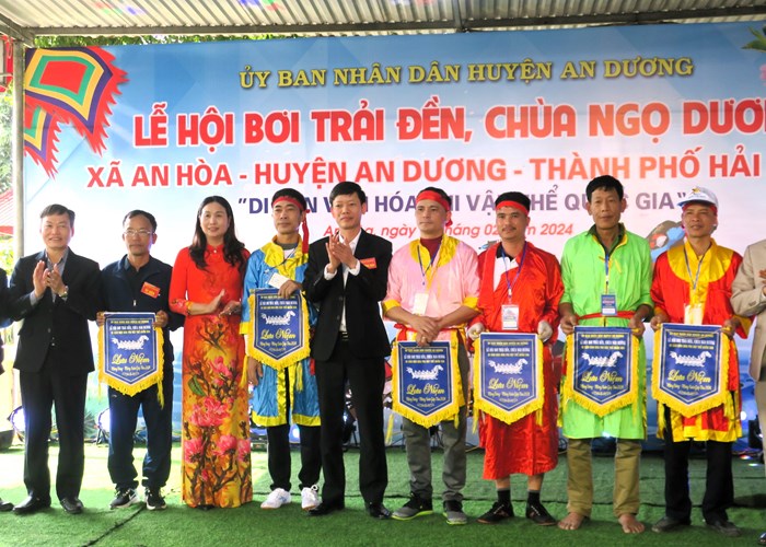 Về Hải Phòng vui hội bơi trải truyền thống đền, chùa Ngọ Dương - Anh 2