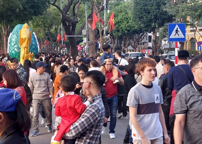 Hà Nội: Khách quốc tế trong kỳ nghỉ Tết Nguyên đán tăng gấp đôi so với cùng kỳ - Anh 1