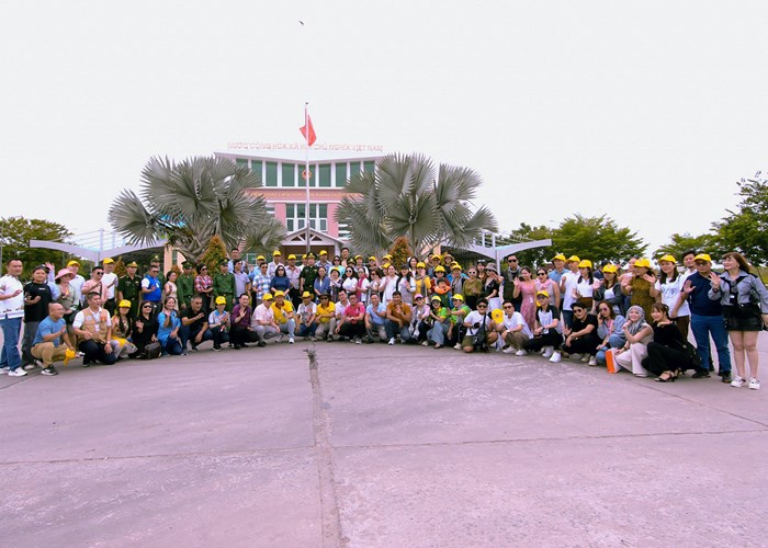 Tết Giáp Thìn 2024, lượng du khách đến Long An tăng 50% - Anh 1