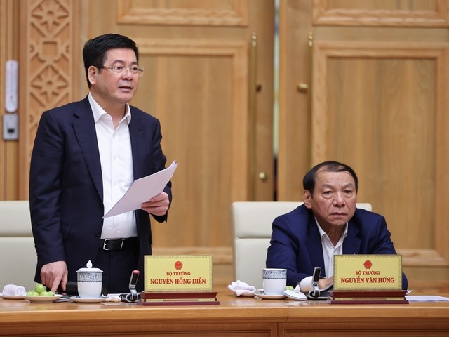 Thủ tướng: Tổ chức các lễ hội sau Tết an toàn, lành mạnh, phát huy bản sắc dân tộc, phục vụ tốt hoạt động du lịch - Anh 2