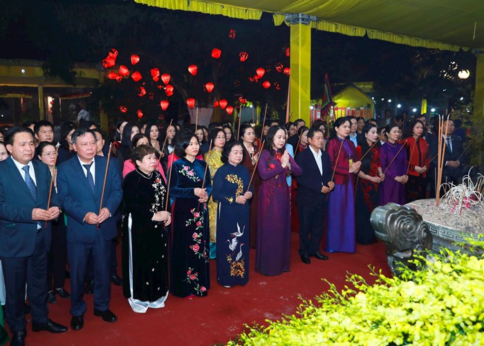 Lễ hội đền Hai Bà Trưng khai mạc với nhiều điểm mới - Anh 1