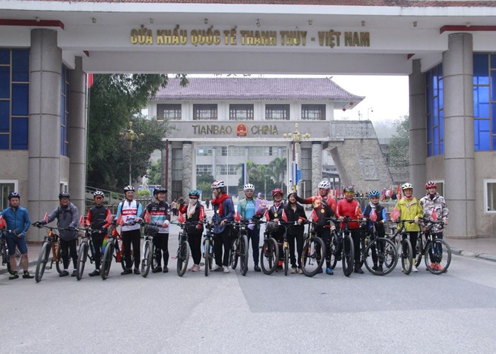 Hà Giang đón đoàn khách du lịch trải nghiệm bằng xe đạp từ Vân Nam (Trung Quốc) - Anh 2