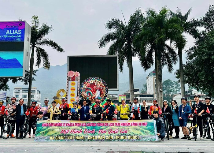 Hà Giang đón đoàn khách du lịch trải nghiệm bằng xe đạp từ Vân Nam (Trung Quốc) - Anh 5
