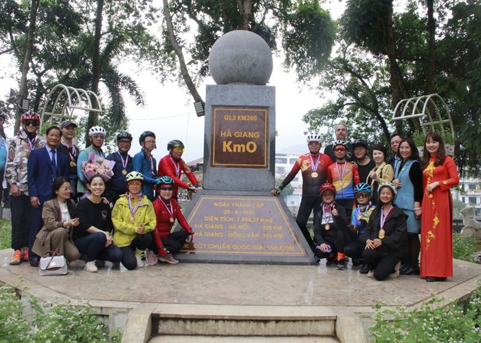 Hà Giang đón đoàn khách du lịch trải nghiệm bằng xe đạp từ Vân Nam (Trung Quốc) - Anh 4