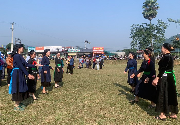 Về xứ Tuyên vui hội Lồng tông với đồng bào dân tộc Tày - Anh 3