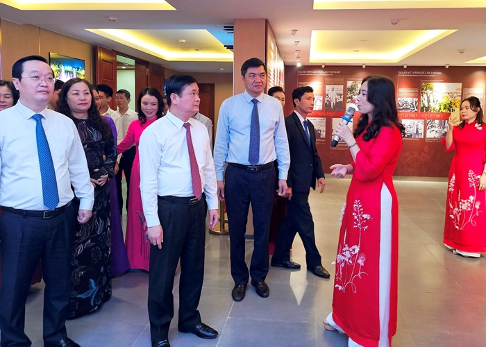 Khánh thành Phòng trưng bày bổ sung về Quảng trường Hồ Chí Minh - Anh 4